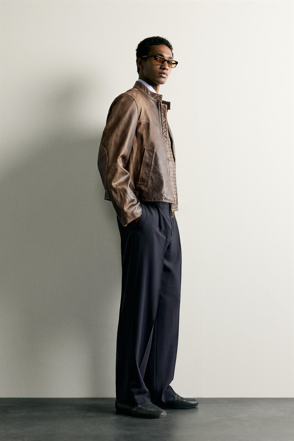 БРЮКИ RELAXED FIT СО СКЛАДКАМИ — ZARA · 1564/652
