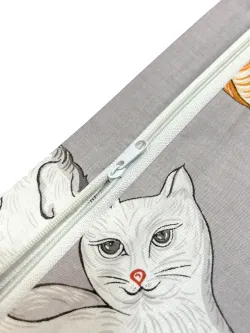 Постельное белье "Kitties" евро наволочки 50х70 2шт Простынь на резинке 180х200 см Пододеяльник 200х215 см Сказка сатин