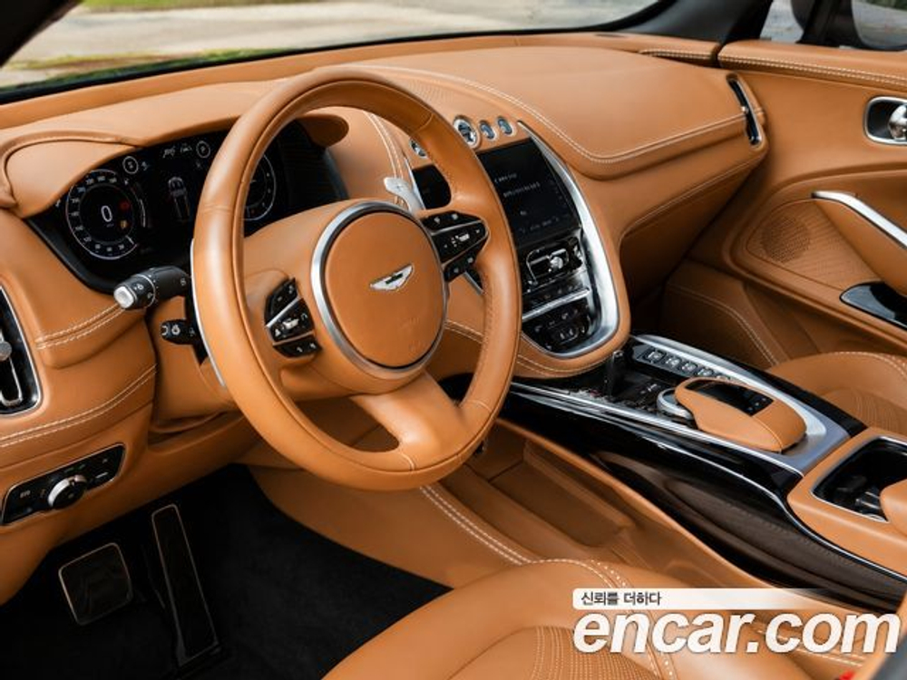 Aston Martin DBX 4.0 V8 — 2023