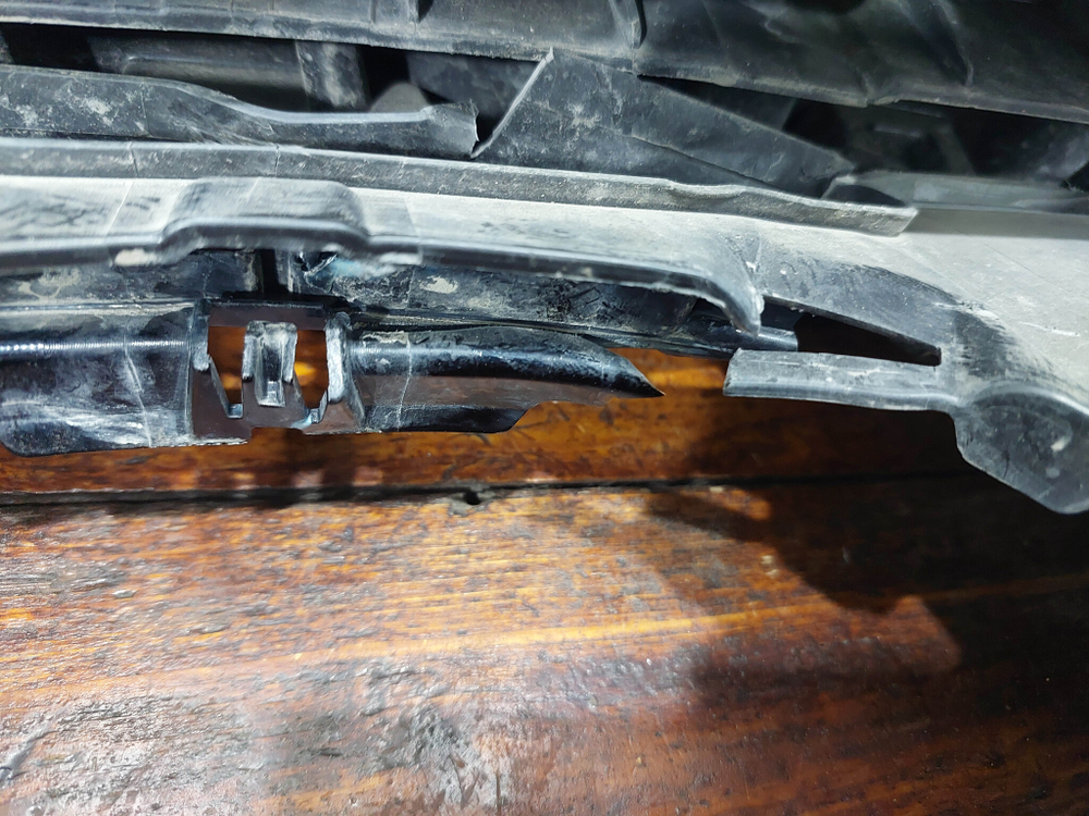 Решетка радиатора Mazda CX-5 2 (KF) 17-21 Б/У Оригинал K26250710A