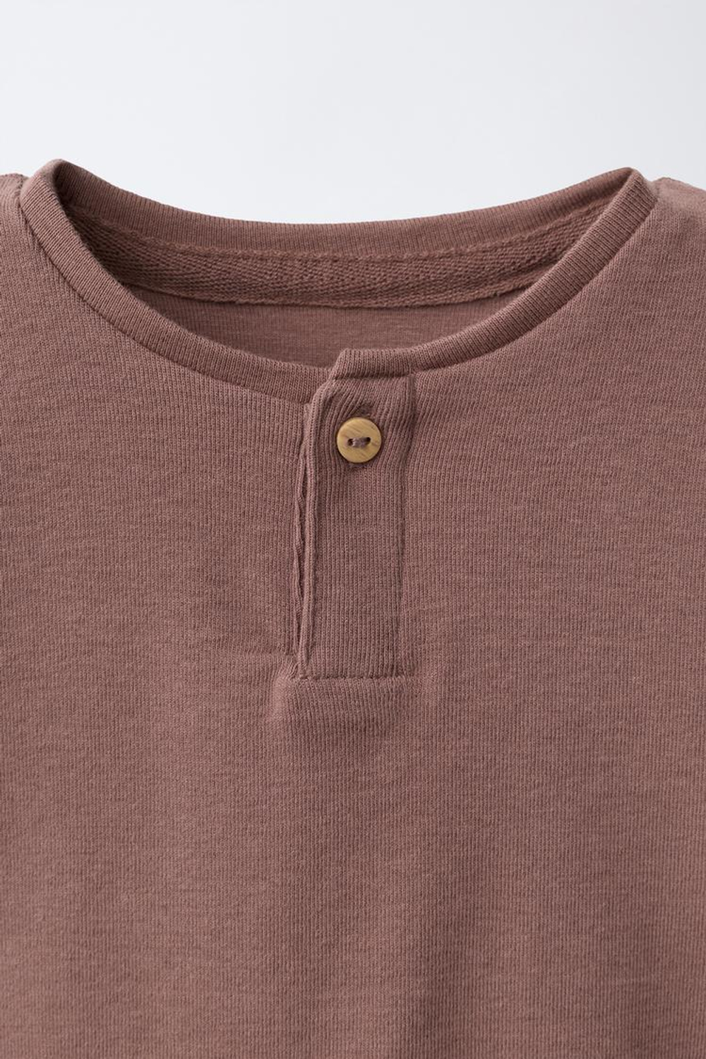 ZARA КОМПЛЕКТ ИЗ ФУТБОЛКИ И БРЮК-ДЖОГГЕРОВ, КОРИЧНЕВЫЙ