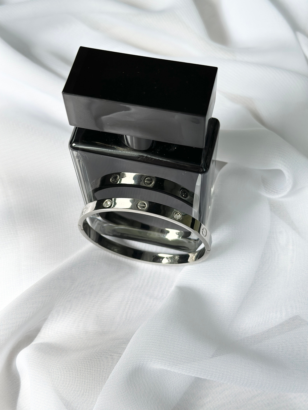 Браслет в стилистике Cartier с фианитами, оттенок серебро