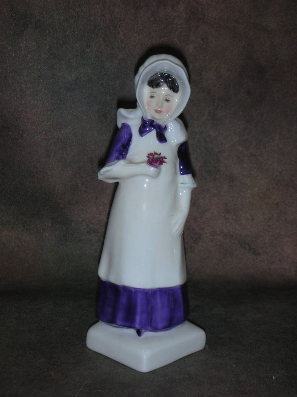 Статуэтка. Фарфор. Дама Анна. Royal Doulton. Англия
