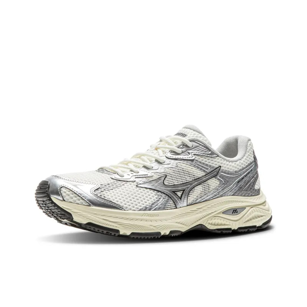 alt="Кроссовки Mizuno Racer V2 серебристый серый вид спереди"