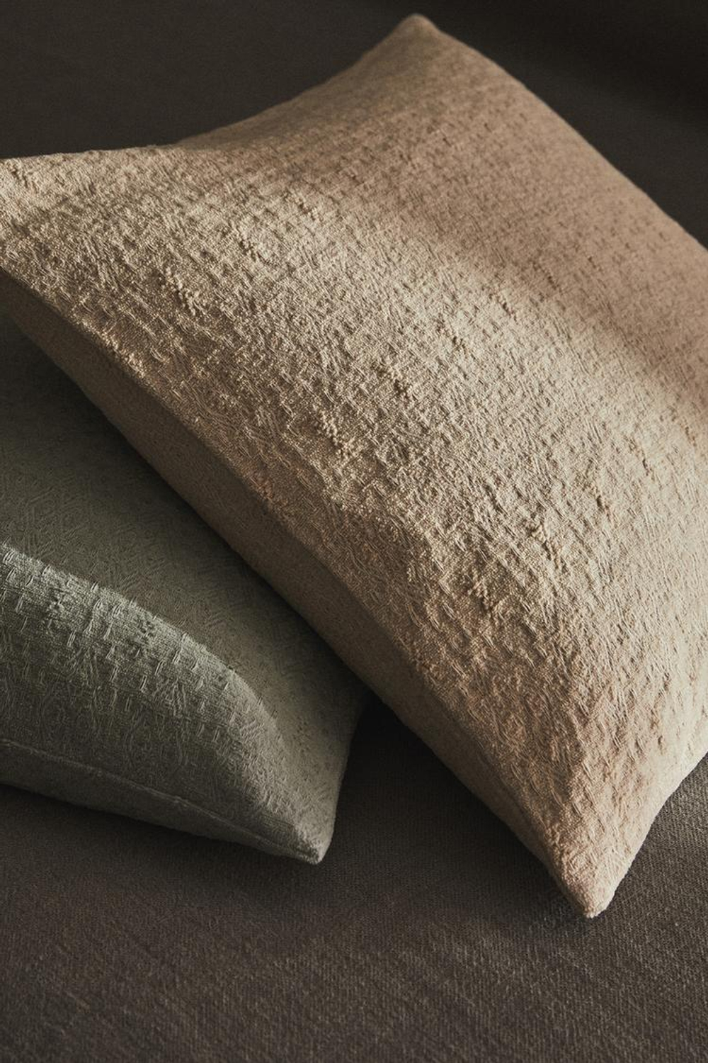 ZARA HOME ЧЕХОЛ ДЛЯ ДЕКОРАТИВНОЙ ПОДУШКИ ИЗ СИНЕЛИ, ЭКРЮ