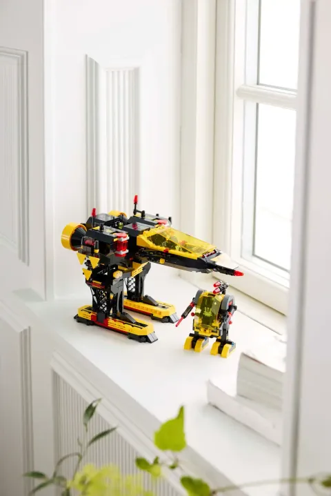 Конструктор LEGO Icons 10355 Blacktron Renegade