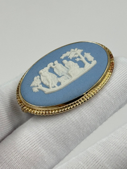 Брошь Wedgwood голубая