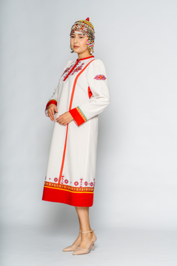 Платье женское с вышивкой