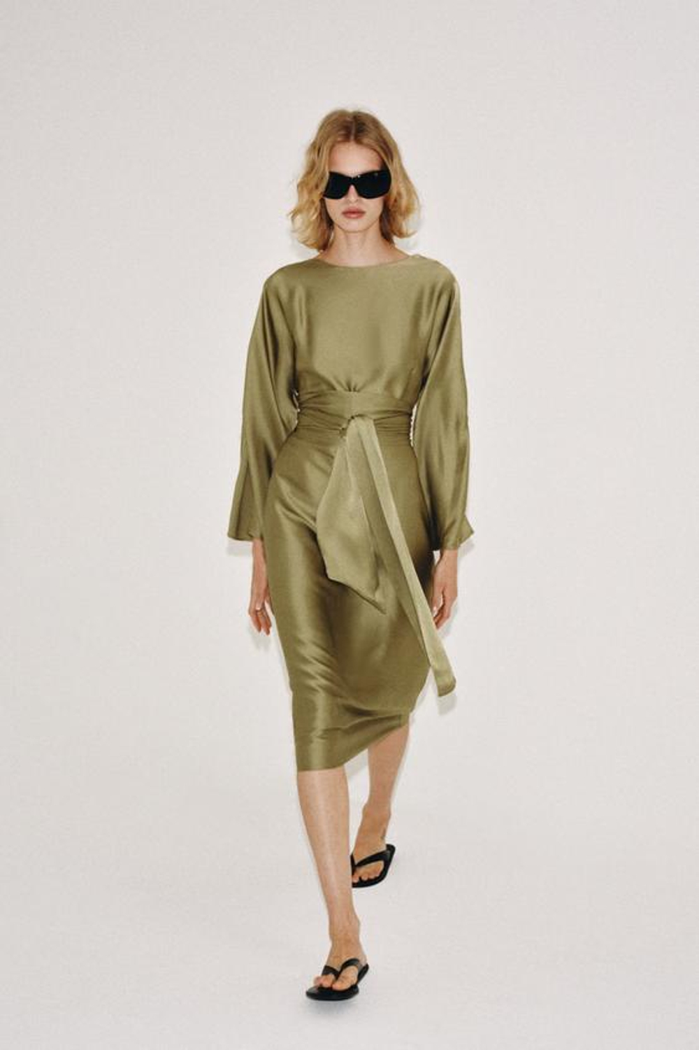 ZARA АТЛАСНОЕ ПЛАТЬЕ МИДИ — ZW COLLECTION, ОЛИВКОВЫЙ