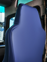 Чехлы Люкс MAN TGX до 2021 года (экокожа, синий, синяя вставка)