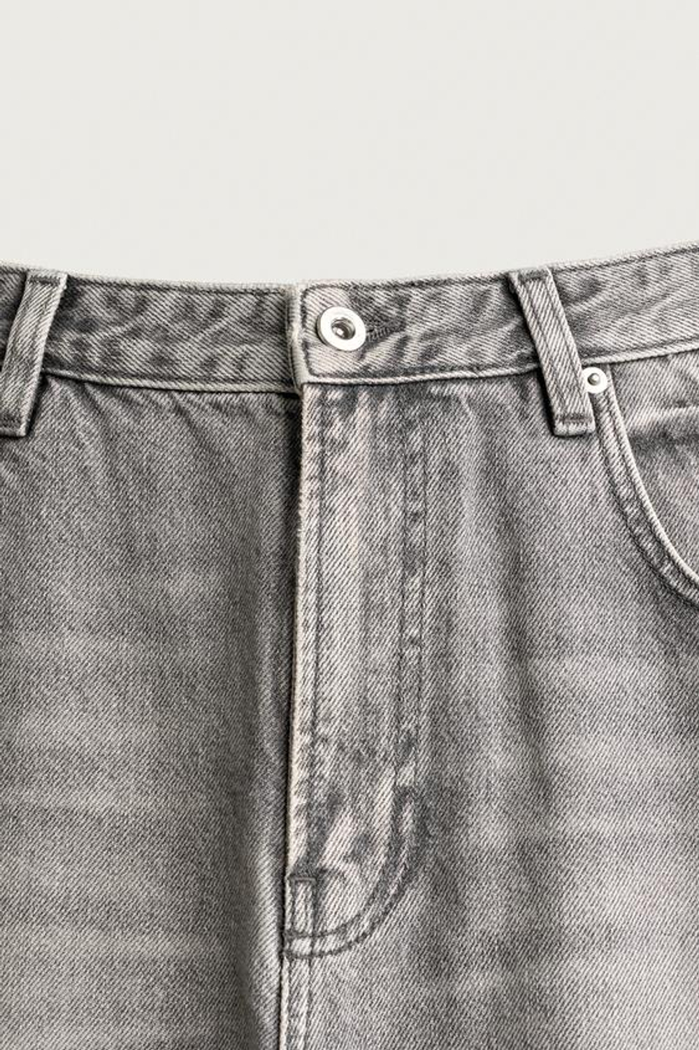 ZARA РАСКЛЕШЕННЫЕ ДЖИНСЫ С РАЗРЕЗАМИ, СЕРЫЙ