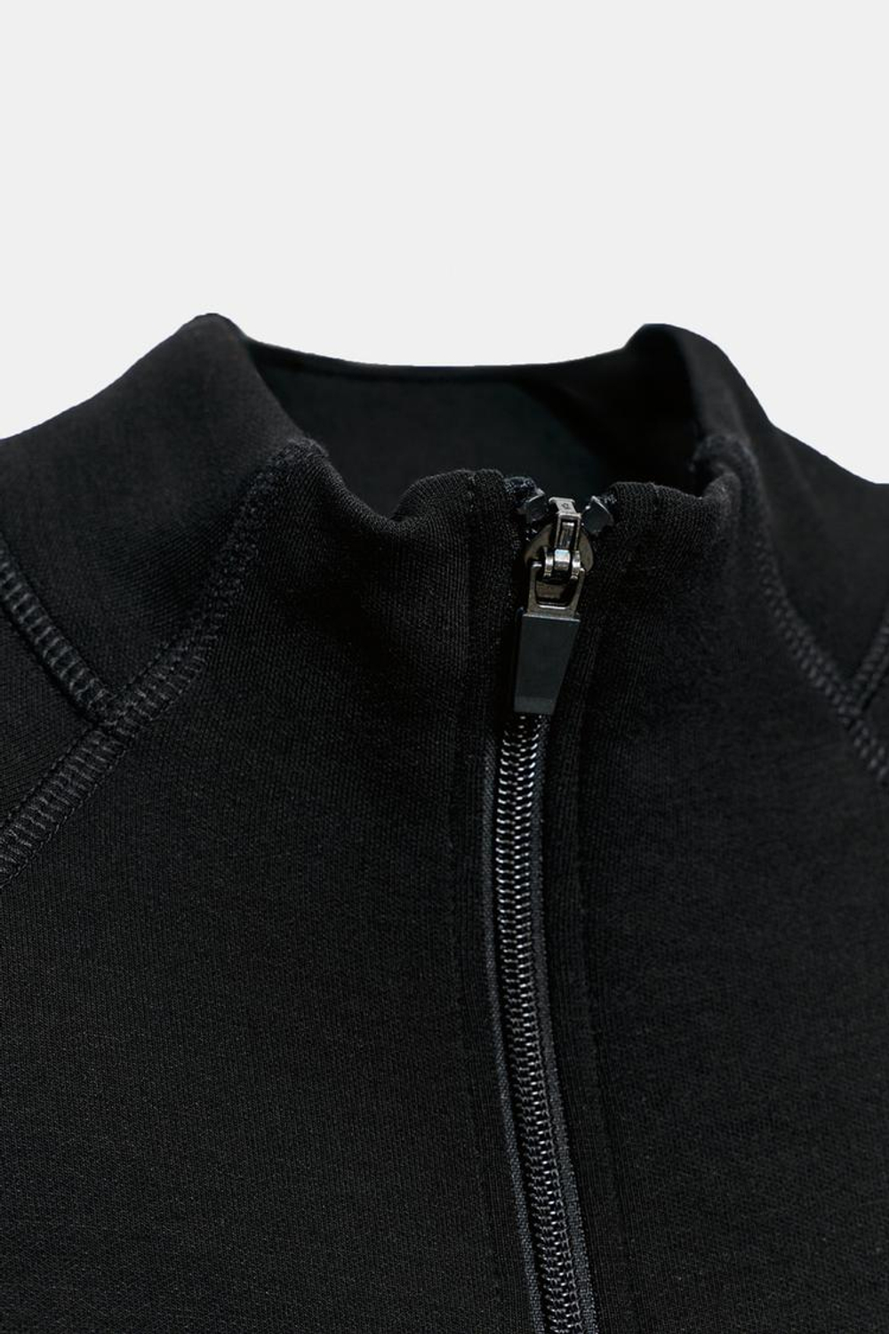 ZARA ПРИТАЛЕННАЯ КУРТКА НА МОЛНИИ, ЧЕРНЫЙ