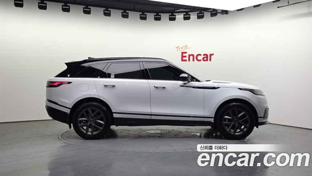 Land Rover Range Rover Velar 2.0 P250 Dynamic SE — 2026