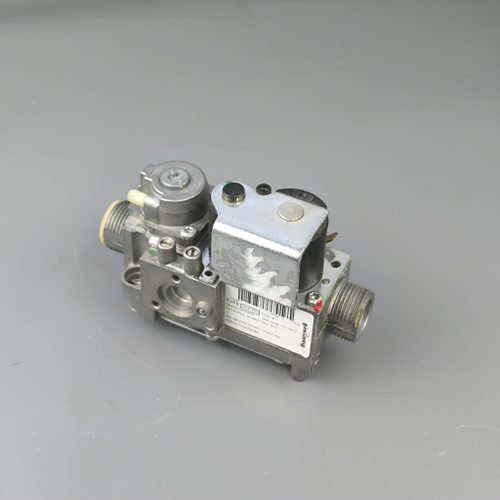 Б/У Газовый клапан Honeywell VK 4105 G для котлов BAXI Main Four арт. 5702340