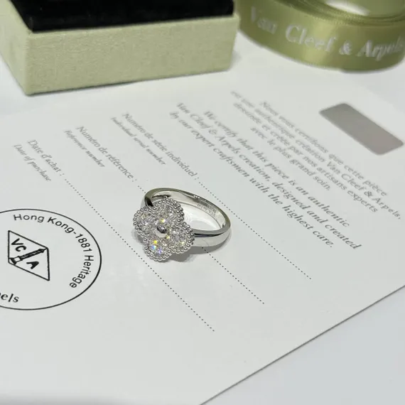 Кольцо Van Cleef &amp; Arpels Alhambra