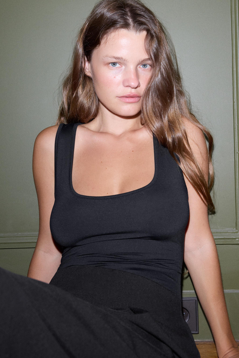 ТОП ИЗ ПОЛИАМИДА С ШИРОКИМИ БРЕТЕЛЯМИ — ZARA