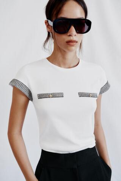 ФУТБОЛКА С ФУРНИТУРОЙ И ПУГОВИЦАМИ — ZARA