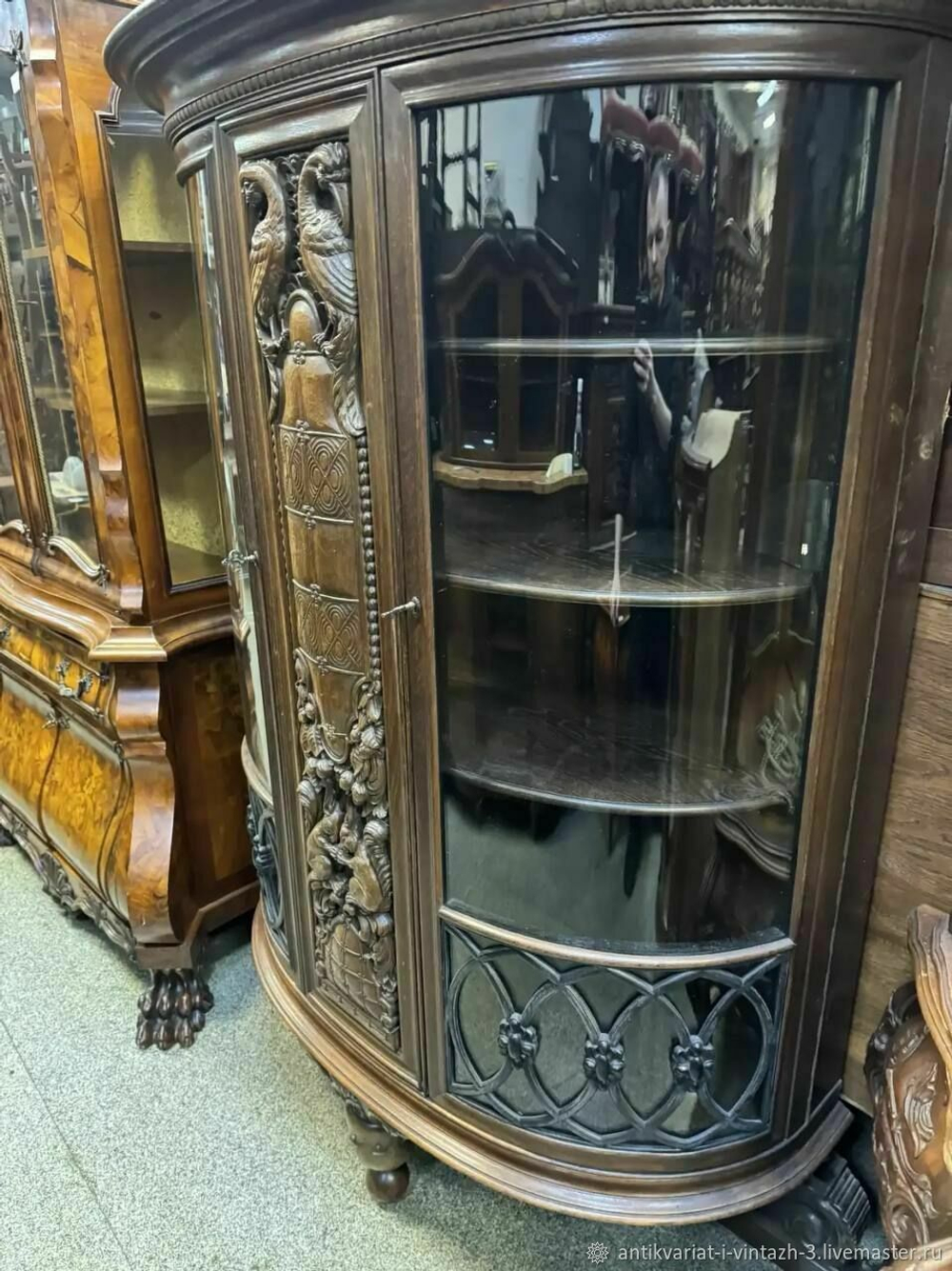 Старинная витрина
