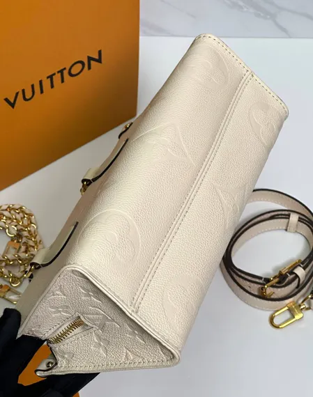 Сумка-тоут LOUIS VUITTON On The Go East West со съемным ремнем-цепочкой с плетёной отделкой из кожи