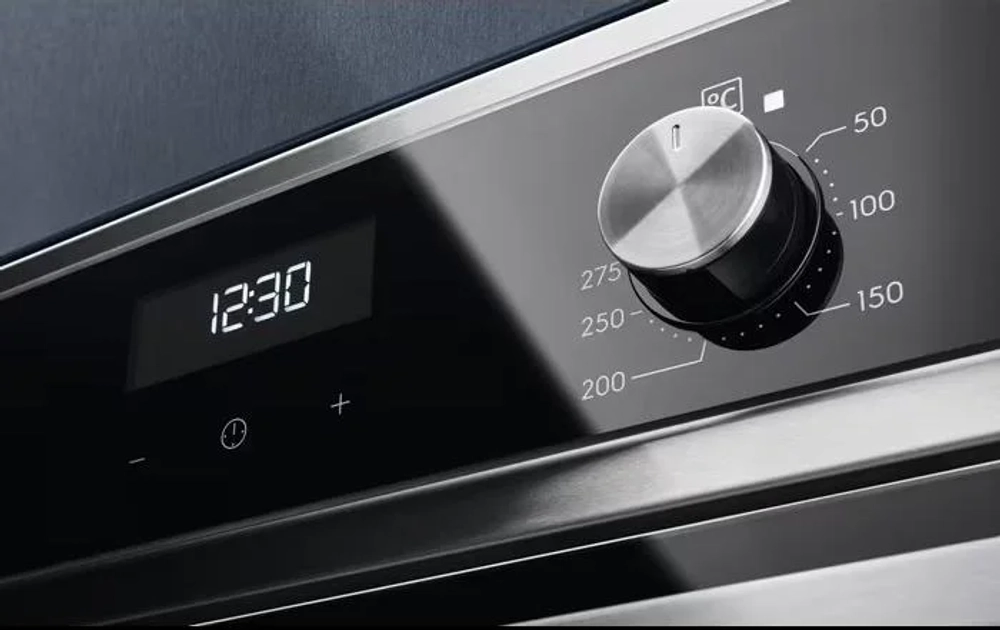 Встраиваемый электрический духовой шкаф Electrolux EOC5E70X