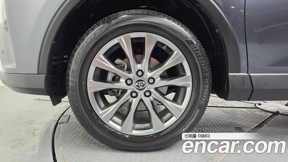 Toyota RAV4 2.5 2WD — 2018