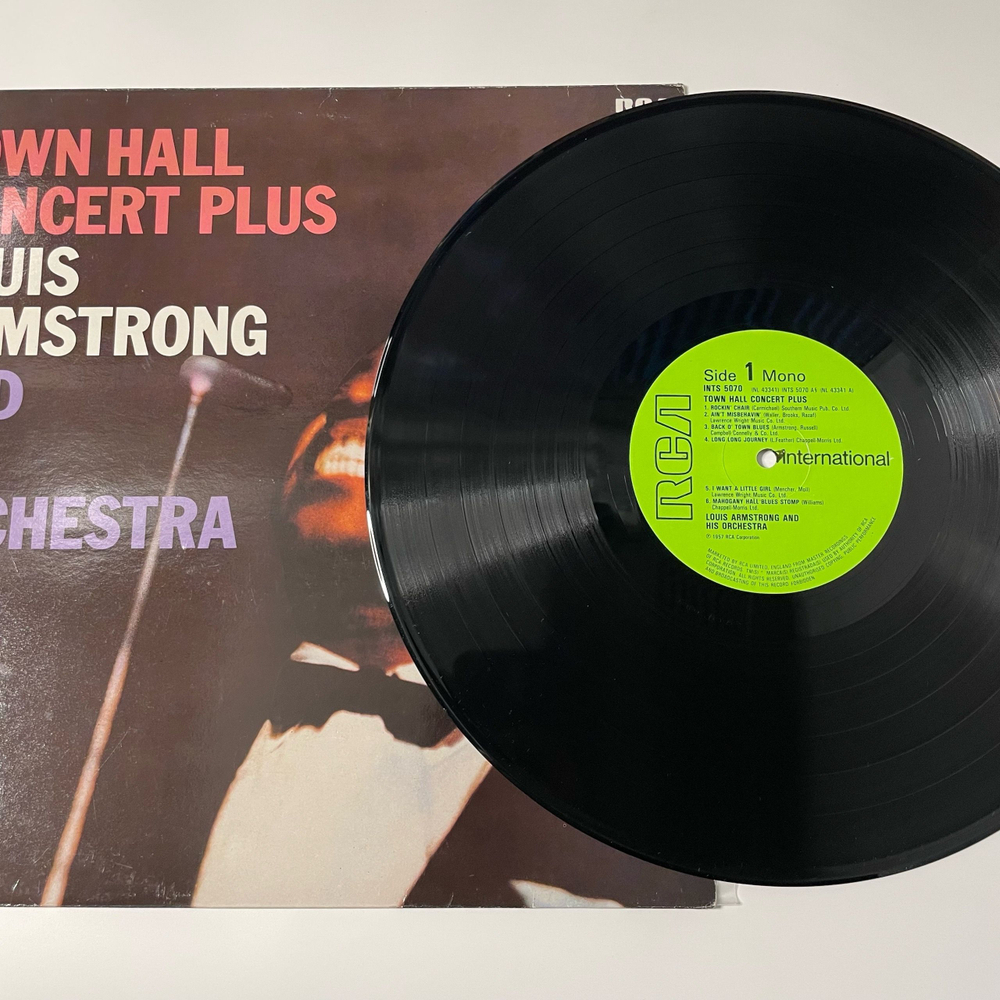 Винтажная виниловая пластинка LP Louis Armstrong And His Orchestra, Town Hall Concert Plus (Англия 1981)