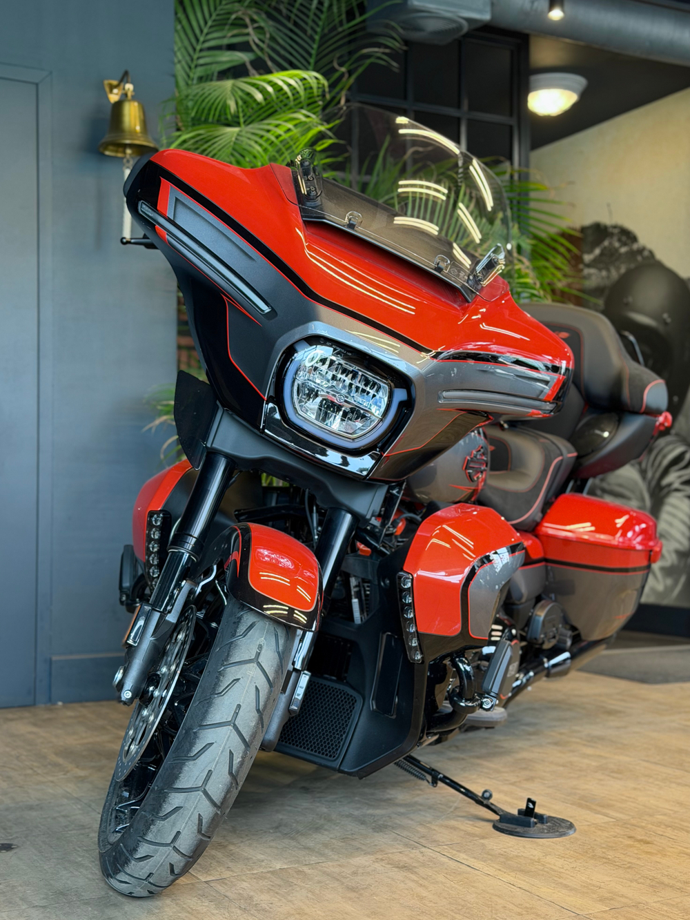 CVO Street Glide Limited "Citrus Heat CVO Tri-Tone" (2026)