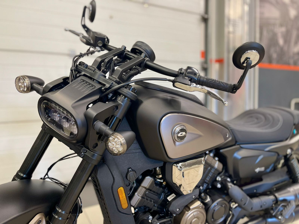 QJMOTOR SRV 600 V (Black)