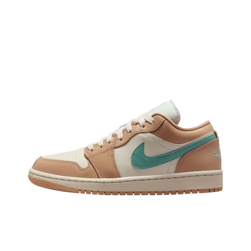 alt="Air Jordan 1 Low Light Orewood Brown Hemp Cannon DC0774-130 бежево-коричневые вид сбоку на белом фоне"