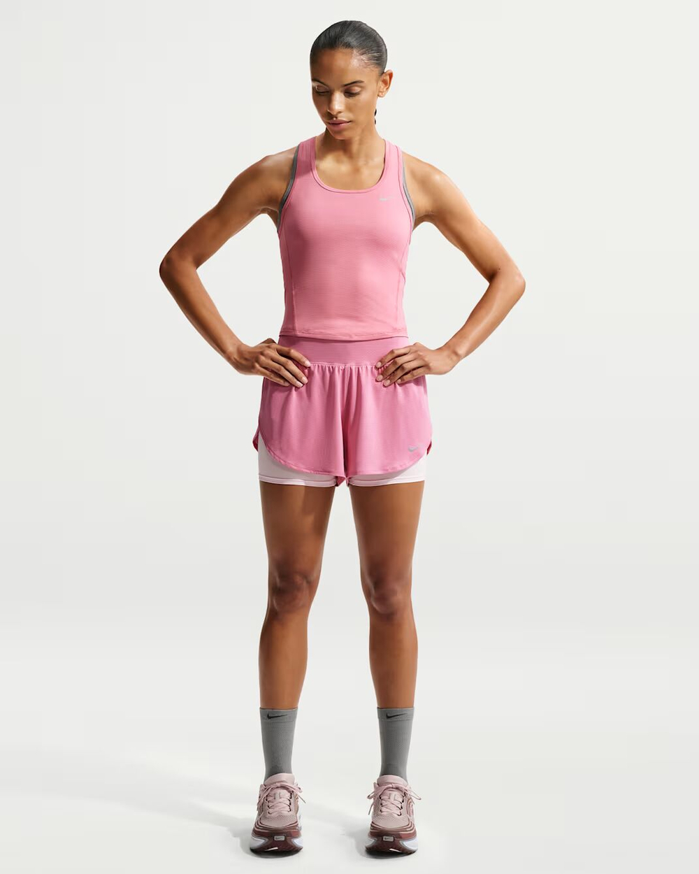 Nike Flow Женские сетчатые шорты для бега Dri-FIT 2 в 1 - NIKE