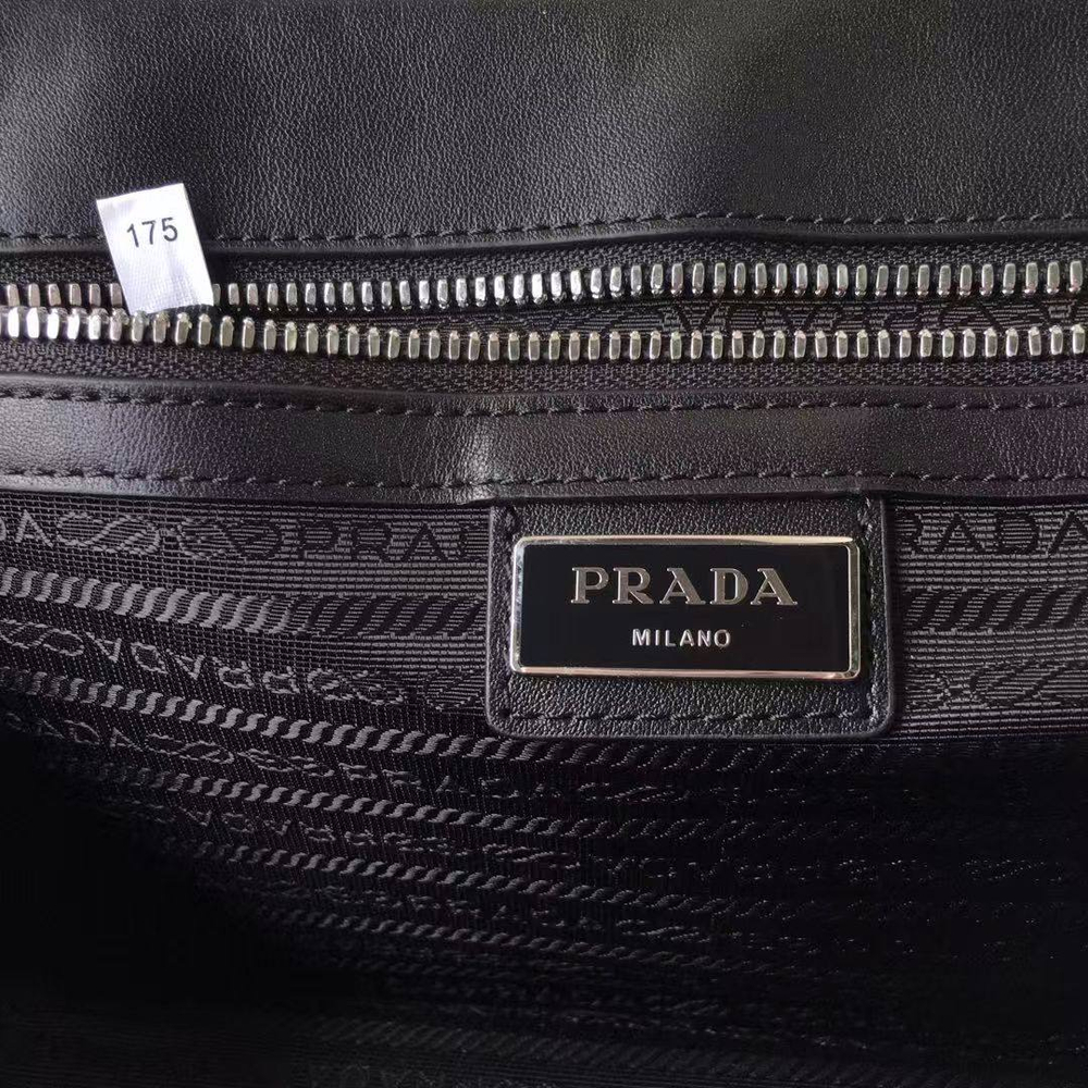 Клатч Prada