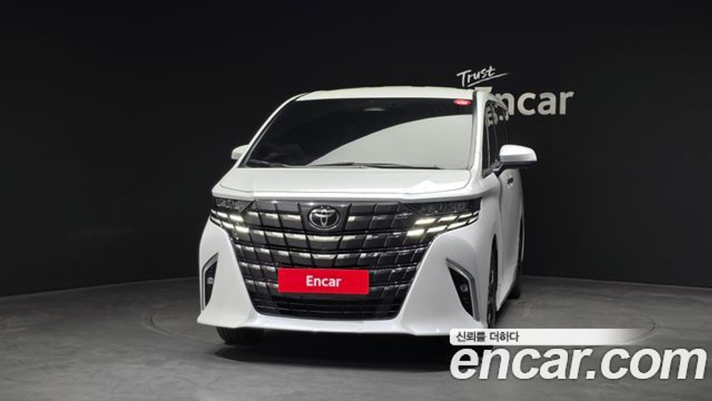 Toyota Alphard 2.5 HEV Executive AWD — 2024