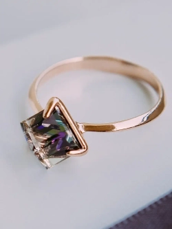 Кольцо Миражи тонкое с фиолетовым кристаллом Swarovski