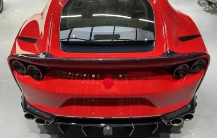 Карбоновая нижняя вставка крышки багажника Carbonado для Ferrari 812 Superfast | GTS 2018+