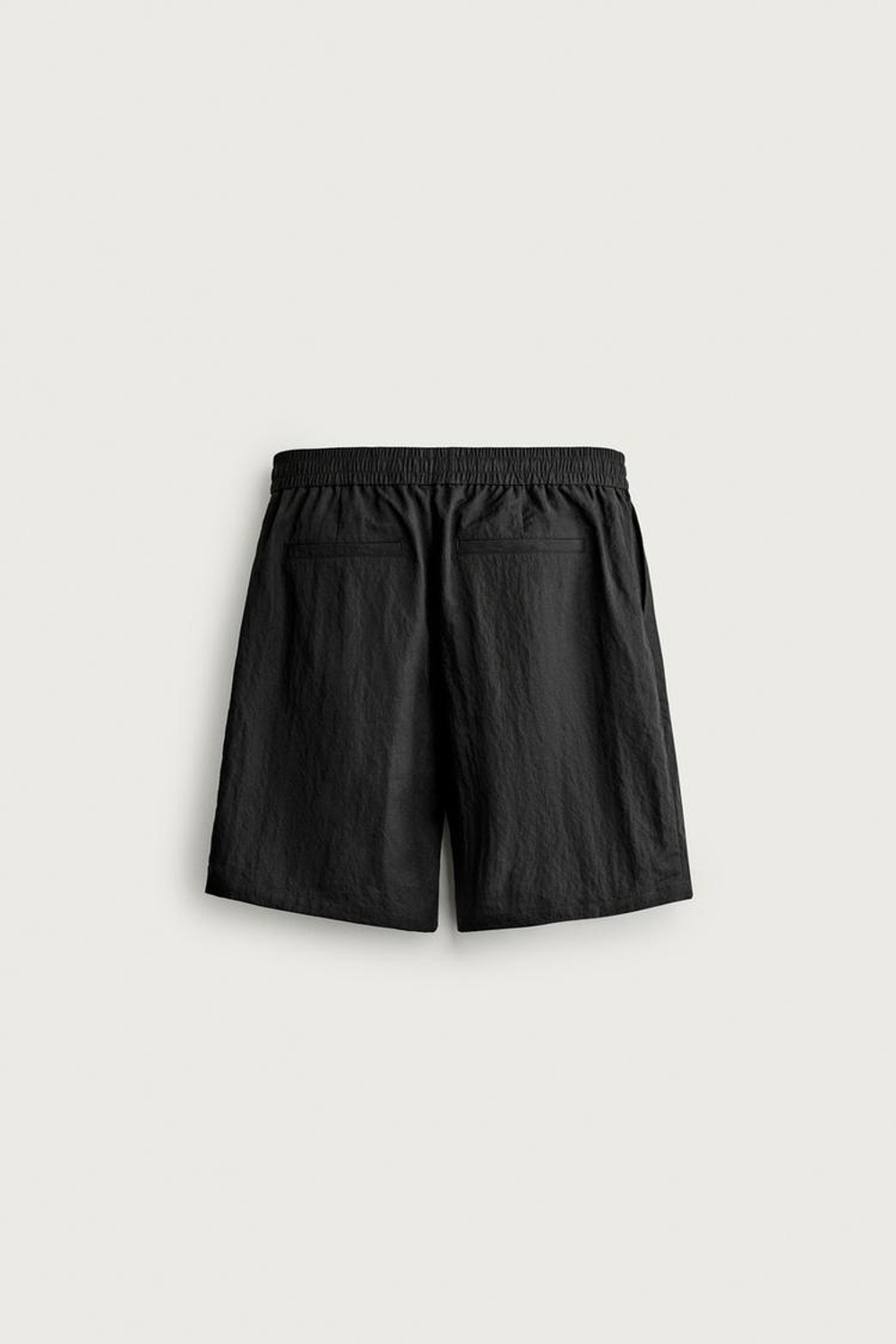 ZARA ШОРТЫ RELAXED FIT ИЗ СТРУЯЩЕЙСЯ ТКАНИ СО СКЛАДКАМИ, ЧЕРНЫЙ