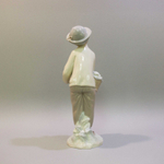 Фарфоровая мануфактура Lladro «Мальчик с корзинкой»
