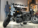Royal Enfield Super Meteor 650 Astral Blue (Base)