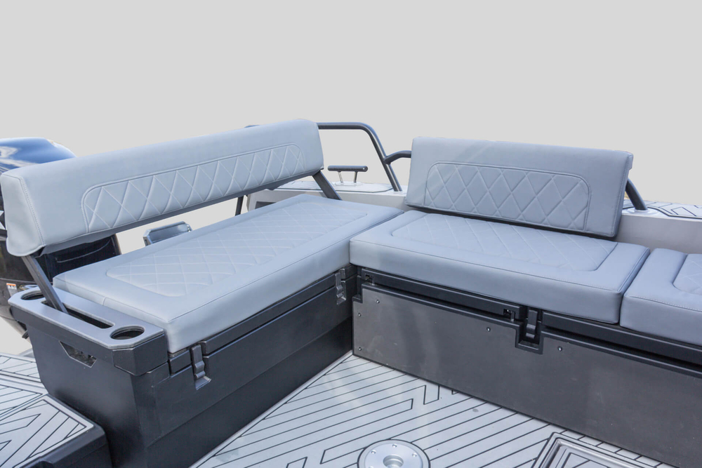 Катер Volzhanka VOYAGER 850 CABIN