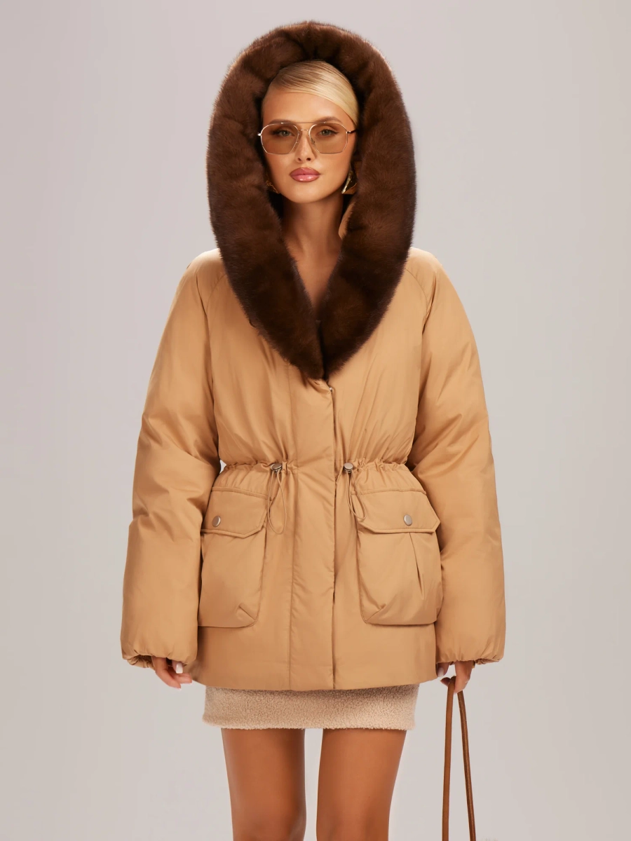 Пуховая куртка с корсетной линией