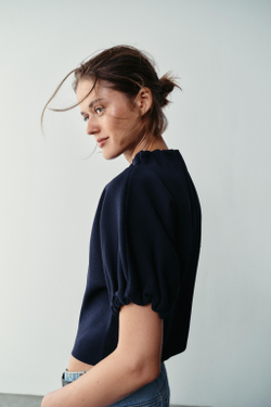 ZARA ТРИКОТАЖНЫЙ ТОП С РЮШАМИ, МОРСКОЙ СИНИЙ