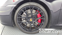 Porsche 911 Carrera 4 GTS — 2024