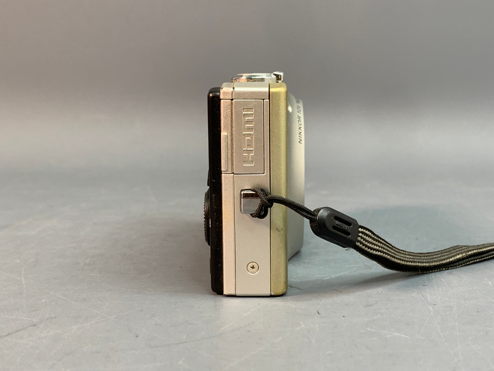 Nikon Coolpix S8000