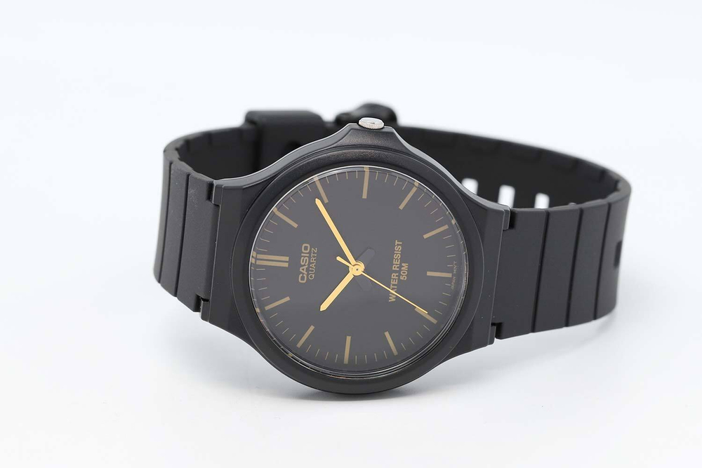 Мужские наручные часы Casio Collection MW-240-1E2