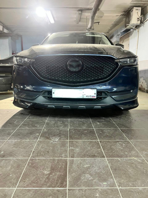 Вставка переднего бампера + клыки Mazda CX-5 KF (2017–2022)