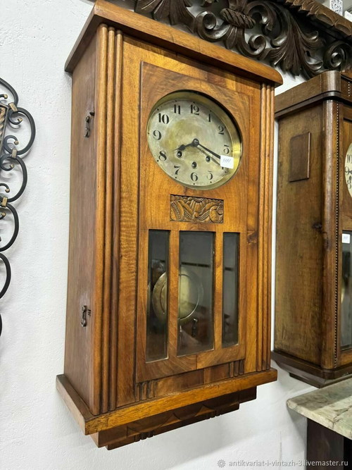 Старинные настенные часы.Бельгия