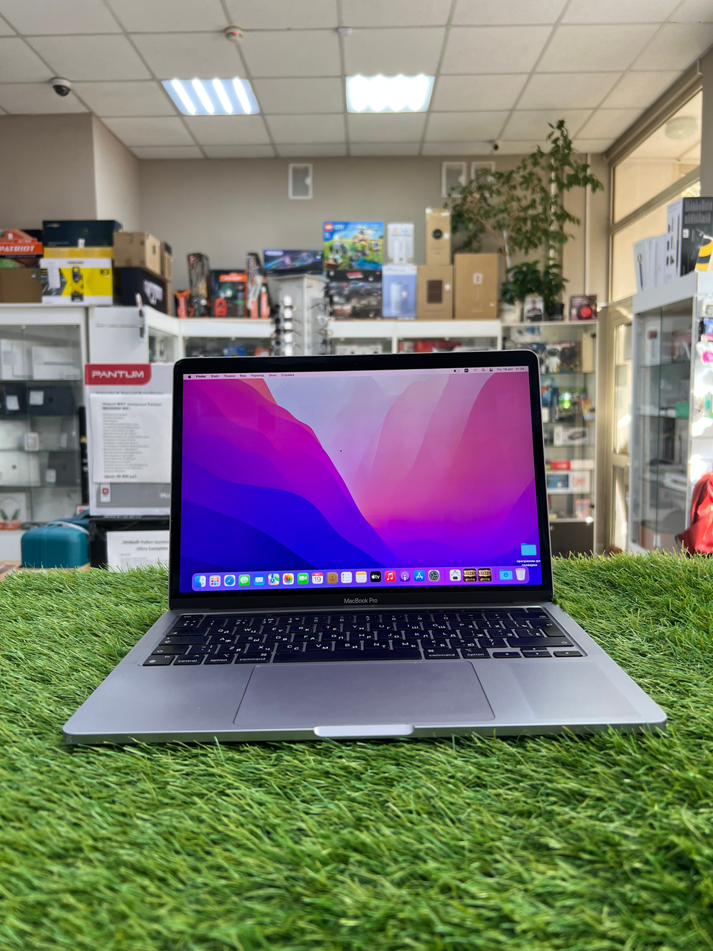 Б/У MacBook Pro 13 2020 M1 8/256Gb