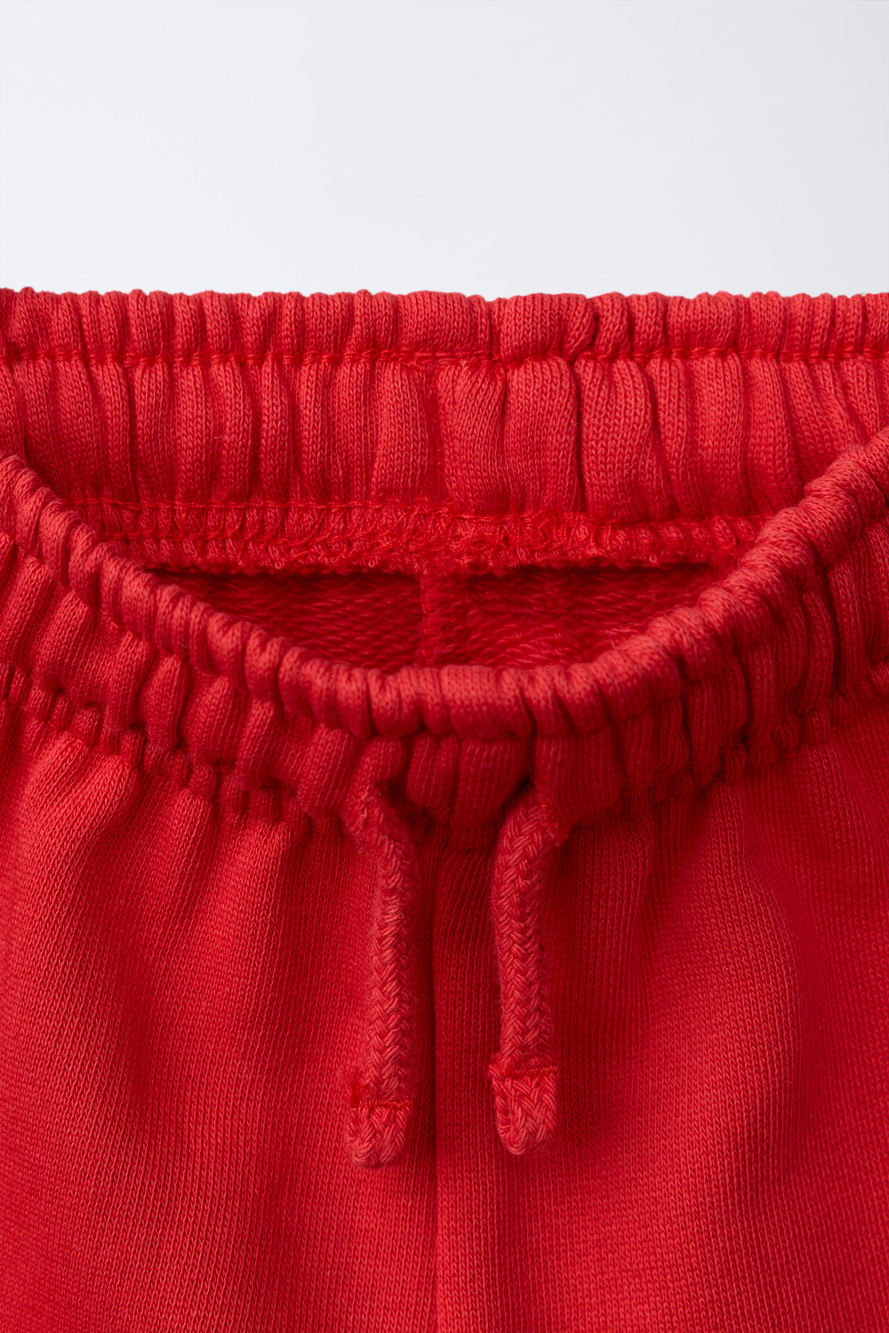 ZARA ШОРТЫ-БЕРМУДЫ БАЗОВЫЕ С ТЕКСТОВЫМ ПРИНТОМ, КРАСНЫЙ