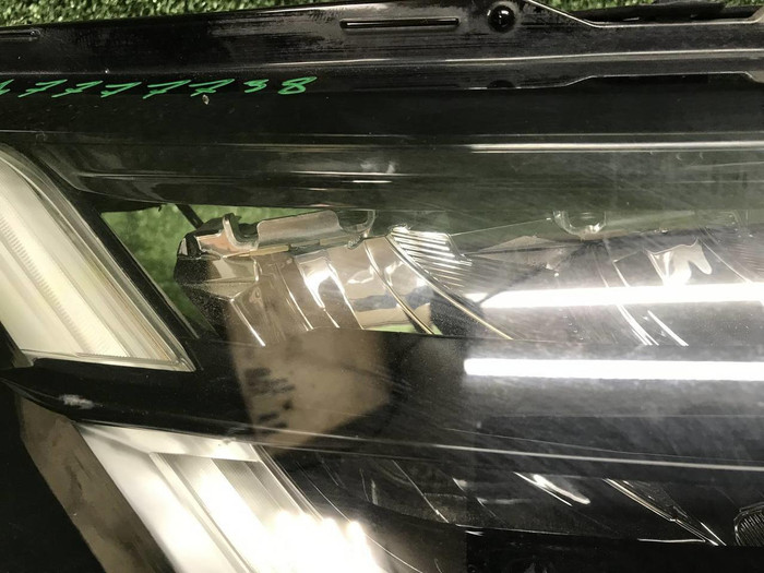 Битая Фара правая Land-Rover Discovery 5 16-21 LED