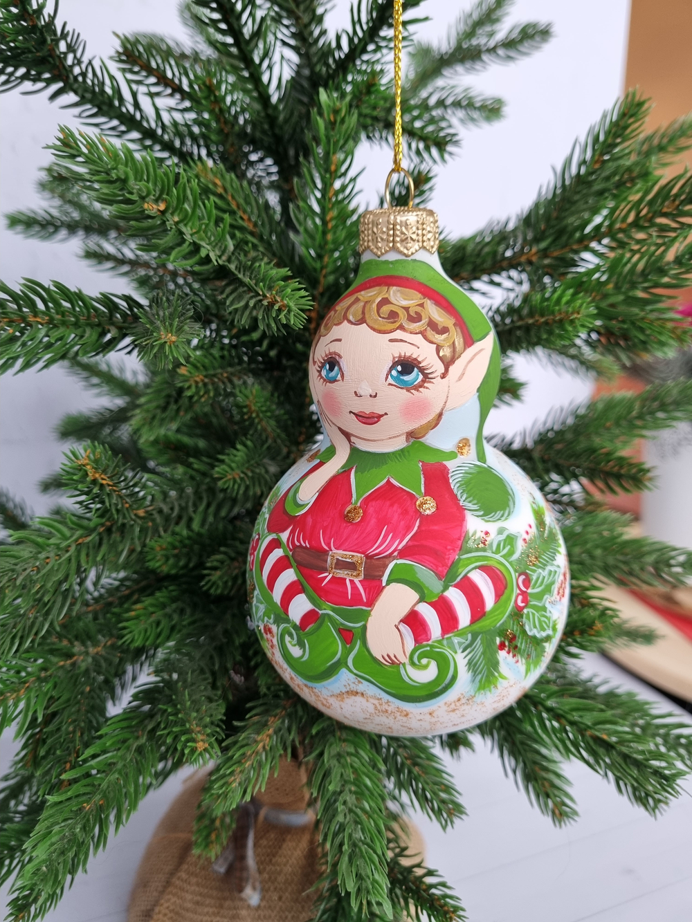 Эльф стеклянная игрушка
