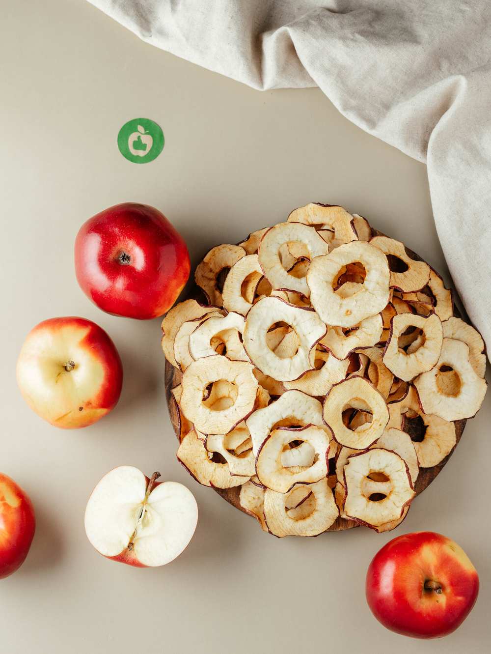 Яблочные слайсы хрустящие с кожурой, большая пачка 100 г от eco-apple.ru
